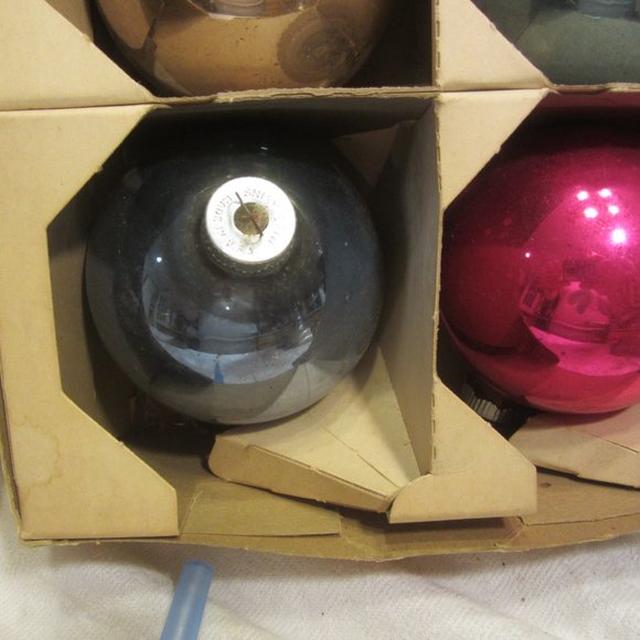 VTG SHINY BRITE ORNAMENTS, 2 BOXES, 3.5'' BALL, GLASS ORNAMENTS - Picture 2 of 11